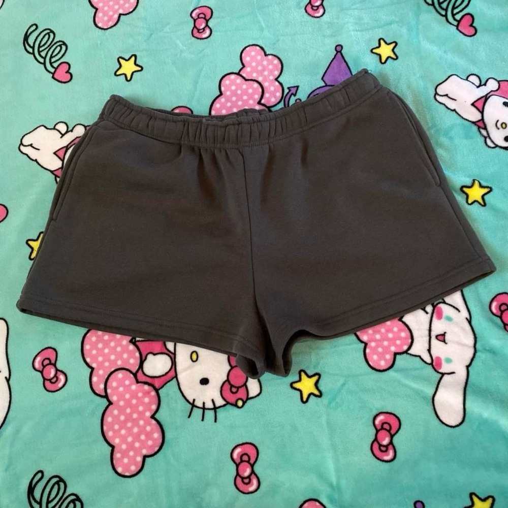 grey shorts <3